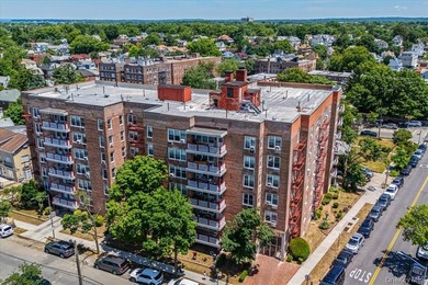 Prime Location! Beautiful 2-bedrooms, 2- full bathrooms - photo 1