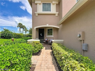 Move-in-ready 3+ den bedroom, 2.5 bath home offers a spacious - photo 2