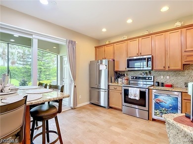 Move-in-ready 3+ den bedroom, 2.5 bath home offers a spacious - photo 9