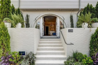 Lake Condo Sale Pending in Fayetteville, Georgia