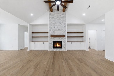 Stunning 2,890 sq ft brick estate on a private .47-acre - photo 6