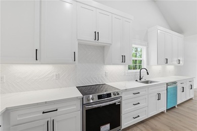 Stunning 2,890 sq ft brick estate on a private .47-acre - photo 9