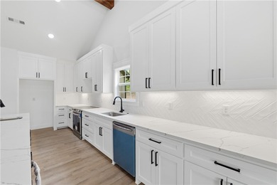 Stunning 2,890 sq ft brick estate on a private .47-acre - photo 10