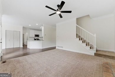 Welcome to this beautifully renovated 5-bedroom, 4-bathroom home - photo 18