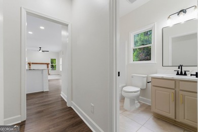 Welcome to this beautifully renovated 5-bedroom, 4-bathroom home - photo 19