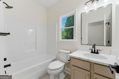 Welcome to this beautifully renovated 5-bedroom, 4-bathroom home - photo 20