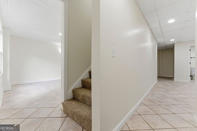 Welcome to this beautifully renovated 5-bedroom, 4-bathroom home - photo 22