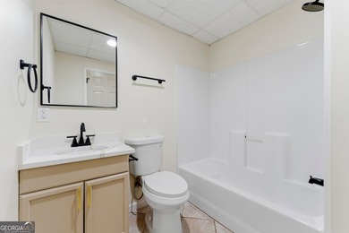 Welcome to this beautifully renovated 5-bedroom, 4-bathroom home - photo 26