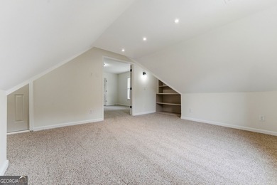 Welcome to this beautifully renovated 5-bedroom, 4-bathroom home - photo 33