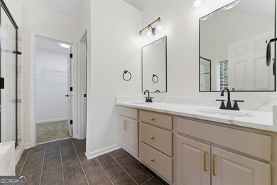 Welcome to this beautifully renovated 5-bedroom, 4-bathroom home - photo 37
