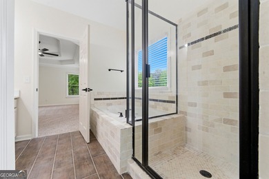 Welcome to this beautifully renovated 5-bedroom, 4-bathroom home - photo 39