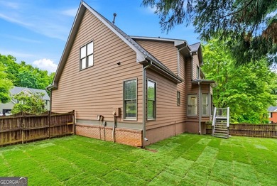 Welcome to this beautifully renovated 5-bedroom, 4-bathroom home - photo 44