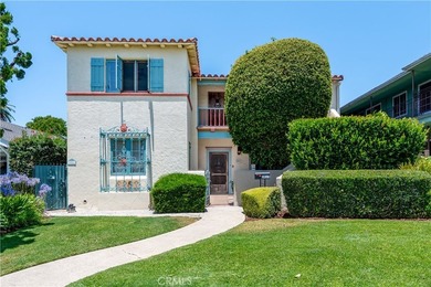Welcome to La Casa Mariana, an exceptional Spanish-style triplex - photo 2