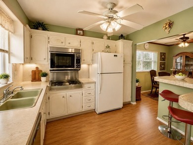 Charming corner-unit condo offering over 1,000 sq. ft. of living - photo 4