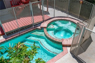 Welcome to La Casa Mariana, an exceptional Spanish-style triplex - photo 5