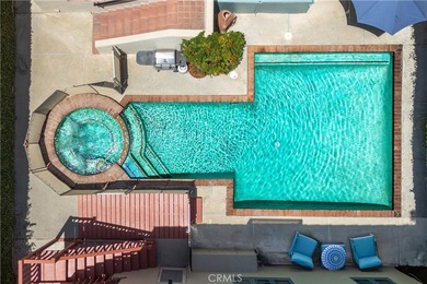Welcome to La Casa Mariana, an exceptional Spanish-style triplex - photo 6