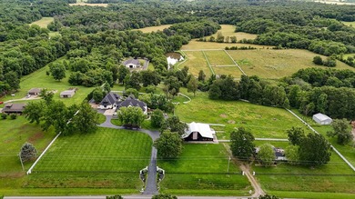 Family Compound! This one-of-a-kind property offers a rare - photo 1