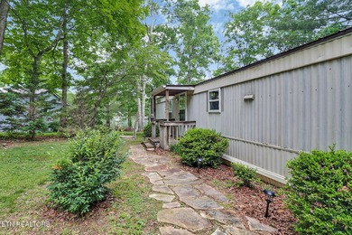 Turn-key waterfront home located on a quiet cul-de-sac with more - photo 11