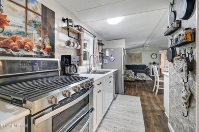 Turn-key waterfront home located on a quiet cul-de-sac with more - photo 15