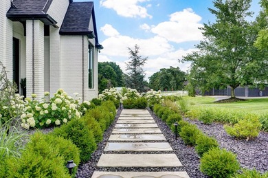 Family Compound! This one-of-a-kind property offers a rare - photo 6