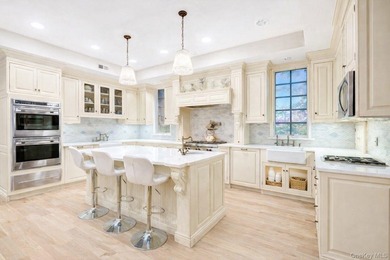 A rare opportunity to own a truly exceptional, fully detached - photo 6