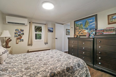 Turn-key waterfront home located on a quiet cul-de-sac with more - photo 17