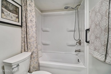 Turn-key waterfront home located on a quiet cul-de-sac with more - photo 19