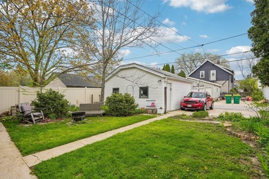 This beautifully maintained Shorewood duplex truly has it all! - photo 23