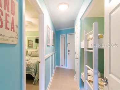 Incredible opportunity for this perfect beach villa! Bright - photo 25