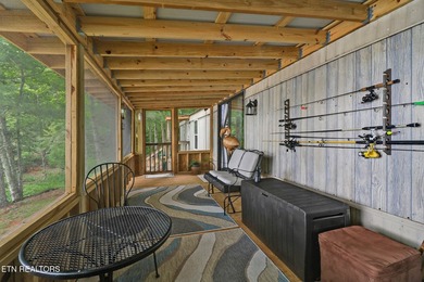 Turn-key waterfront home located on a quiet cul-de-sac with more - photo 25