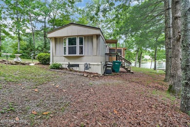 Turn-key waterfront home located on a quiet cul-de-sac with more - photo 34