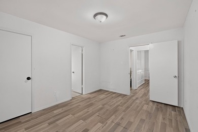 Welcome to this updated home tucked away on a quiet cul-de-sac - photo 34