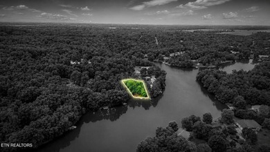 Turn-key waterfront home located on a quiet cul-de-sac with more - photo 36