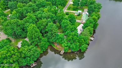 Turn-key waterfront home located on a quiet cul-de-sac with more - photo 37