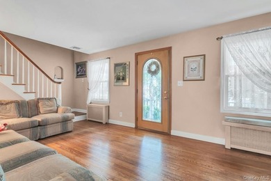 Merrick Woods 3BR/2Bath Classic Colonial, Basement and 1 Car - photo 5