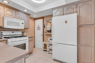 Merrick Woods 3BR/2Bath Classic Colonial, Basement and 1 Car - photo 10