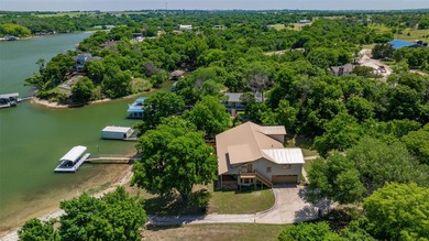Exceptional Moss Lake retreat offering highly sought-after - photo 4