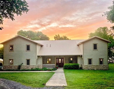 Exceptional Moss Lake retreat offering highly sought-after - photo 5