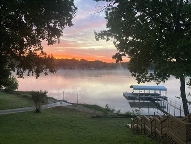 Exceptional Moss Lake retreat offering highly sought-after - photo 6
