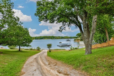 Exceptional Moss Lake retreat offering highly sought-after - photo 8