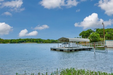 Exceptional Moss Lake retreat offering highly sought-after - photo 9