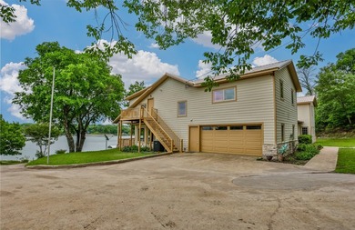 Exceptional Moss Lake retreat offering highly sought-after - photo 10