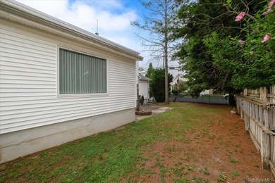 Welcome to this beautifully maintained 4-bedroom, 2-bath - photo 7