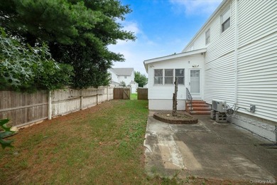 Welcome to this beautifully maintained 4-bedroom, 2-bath - photo 8