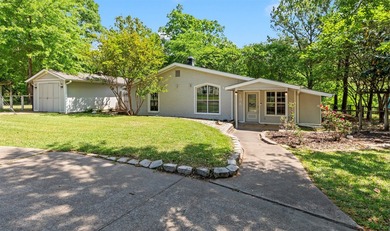 Enjoy the relaxed lake lifestyle in the sought-after community - photo 1