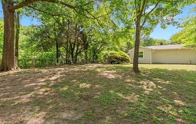 Enjoy the relaxed lake lifestyle in the sought-after community - photo 3