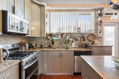 Welcome home to this impeccably designed 2 bedroom ,2.5 bathroom - photo 4