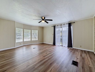 Completely remodeled 2 bedroom, 2 bathroom home located in an - photo 15
