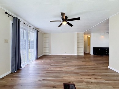 Completely remodeled 2 bedroom, 2 bathroom home located in an - photo 24