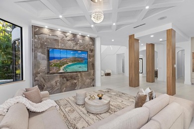 This classic Mediterranean estate in The Oaks has been - photo 4